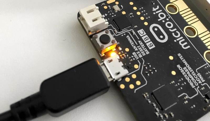 micro:bit connected using USB