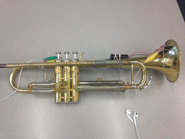 Trumpet angle detector