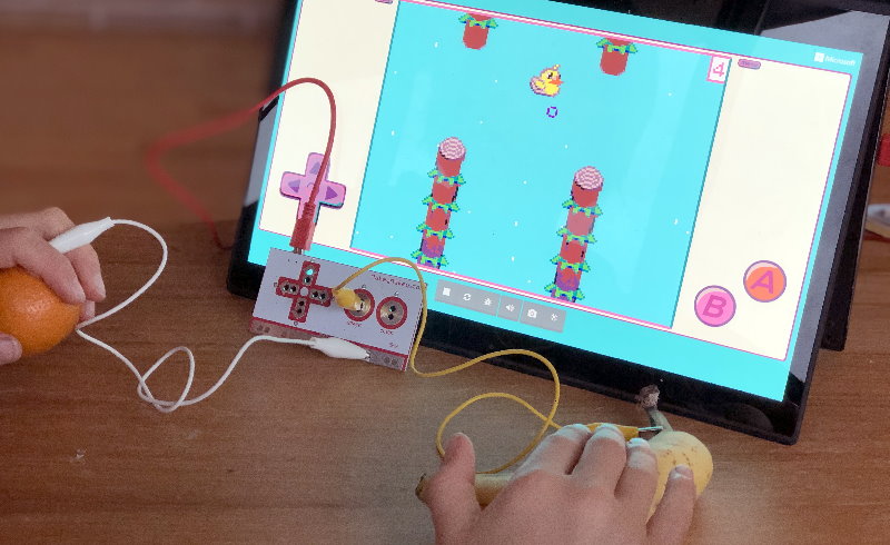 A banana used to play a Arcade game with Makey Makey